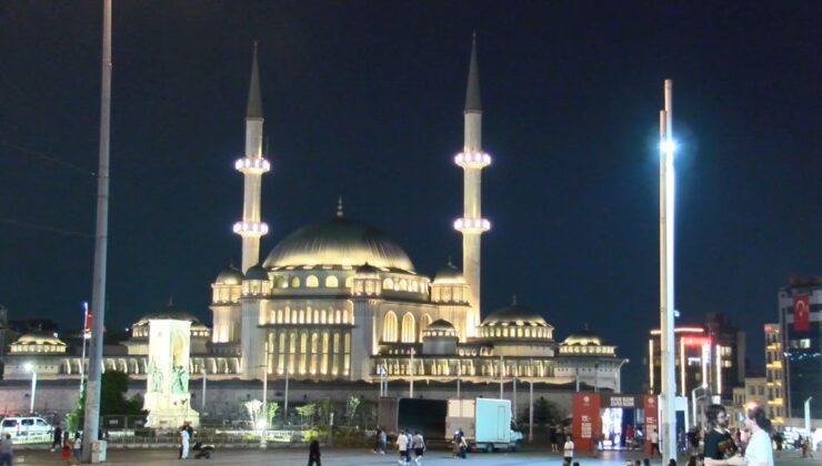 15 Temmuz’un 10’uncu yılında İstanbul’daki camilerde sela okundu