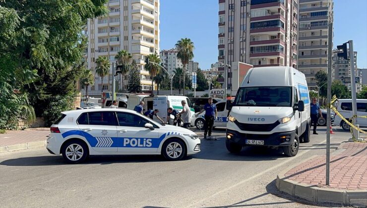 Adana’da kamyonun çarptığı bisikletli hayatını kaybetti