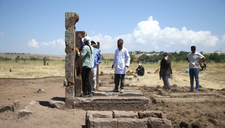 Ahlat’ta 16 yeni Selçuklu mezarı bulundu