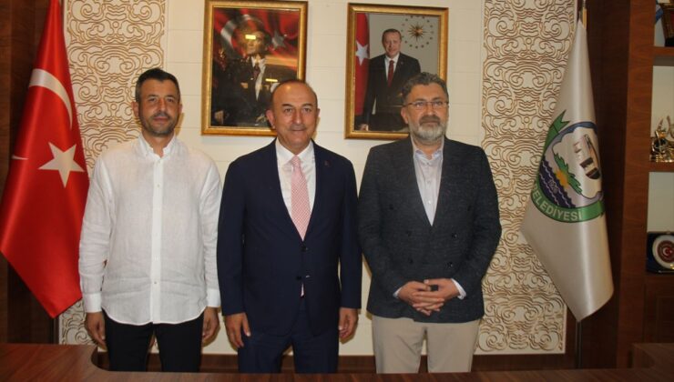 AK Parti Antalya Milletvekili Çavuşoğlu, Serik Belediyesini ziyaret etti