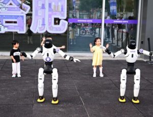 Albüm: Çin’in Hefei Kentindeki “Robot Üniversitesi” Robotları Gerçek Yaşam Görevlerine Hazırlıyor