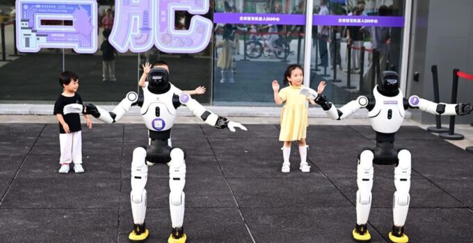 Albüm: Çin’in Hefei Kentindeki “Robot Üniversitesi” Robotları Gerçek Yaşam Görevlerine Hazırlıyor