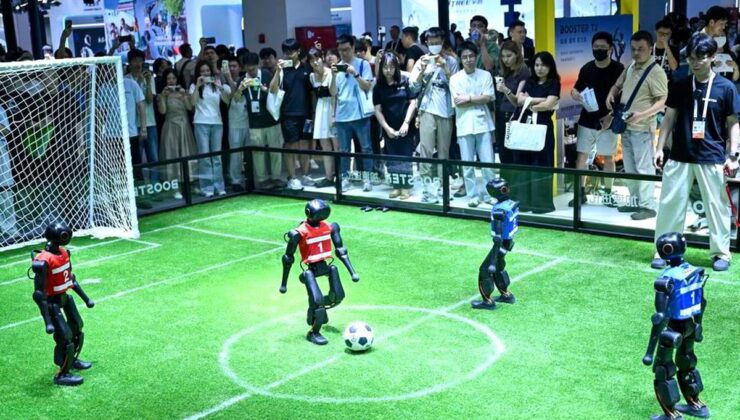 Albüm: Çin’in Shanghai Kentinde Düzenlenen Yapay Zeka Konferansına Robotlar Damga Vurdu