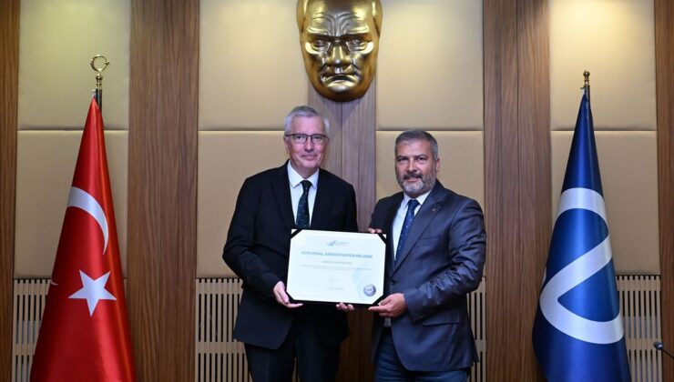 Anadolu Üniversitesi’ne Kurumsal Akreditasyon Belgesi