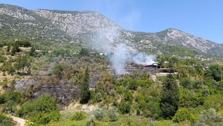 Antalya’da evde çıkan ve ormana sıçrayan yangın kontrol altına alındı