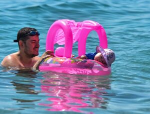Antalya’da hava ‘aşırı’, deniz ‘çok’ sıcak