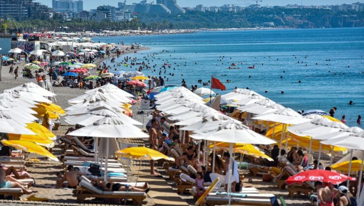 Antalya’da sıcak hava bunalttı