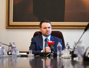 Bakan Gürlek kazandığı tazminatı Kızılay’a bağışladı