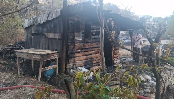 Beypazarı’nda otluk alanda çıkan yangın iki bağ evine zarar verdi