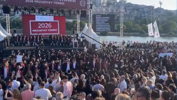 Bilgi Üniversitesi’nin mezuniyet töreninde rektör protesto edildi