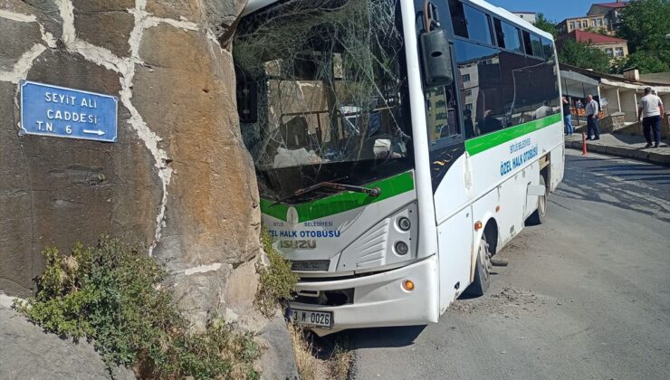 Bitlis’te kale duvarına çarpan otobüsteki 5 kişi yaralandı