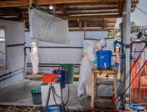 Bm: Kongo’da Yerinden Edilmiş Kişilerin Kaldığı Kamplardaki Koşullar Ebola Riskini Artırıyor