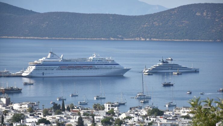 Bodrum’a iki kruvaziyerle 1012 yolcu geldi