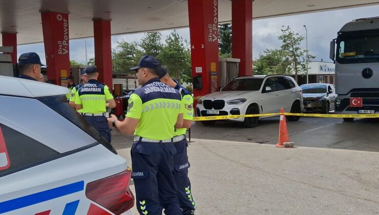 Bolu’da akaryakıt istasyonunda kavga: 2 kardeş bacağından vuruldu