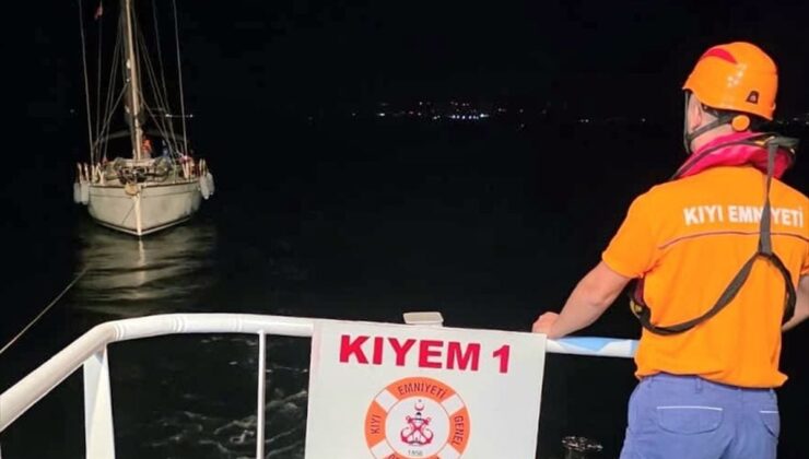 Bozcaada’da sürüklenen tekne kurtarıldı