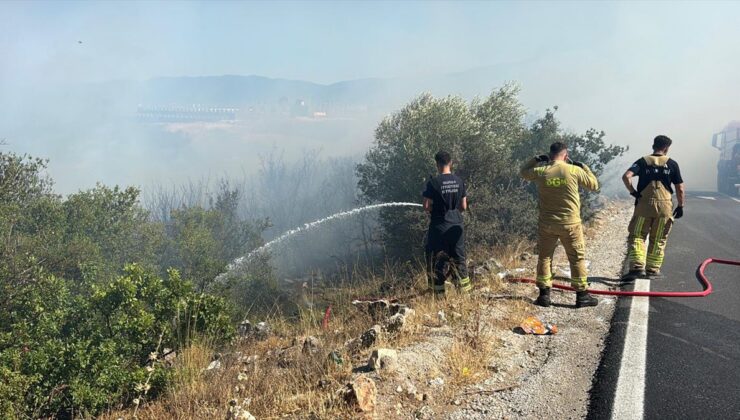 Bursa’nın Orhangazi ilçesinde makilik alanda çıkan yangına müdahale ediliyor