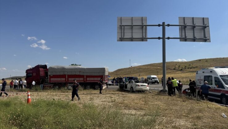Çankırı’da tır-otomobil çarpıştı: 3 ölü, 2 yaralı