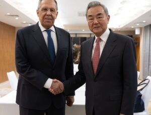 Çin Dışişleri Bakanı Wang Yi, Rus mevkidaşı Lavrov ile görüştü