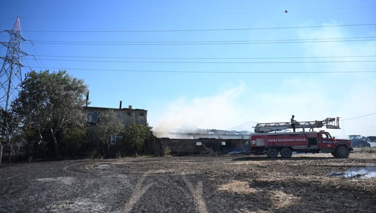 Edirne’de çıkan yangında 500 dekar tarım arazisi zarar gördü