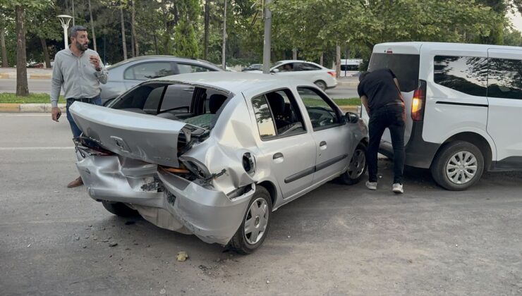 Elazığ’da zincirleme trafik kazasında 3 kişi yaralandı