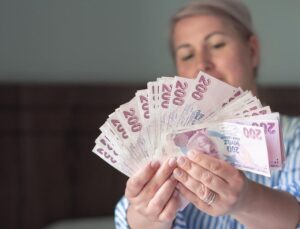 Emeklilerin merakla bekliyordu! İşte zamlı maaşların ödeneceği takvim