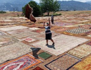 Eski halılar Antalya’nın güneşinde değer kazanıyor, 5 bin dolara alıcı buluyor