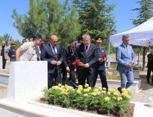 FETÖ darbe şehidi Fatih Dalgıç kabri başında anıldı