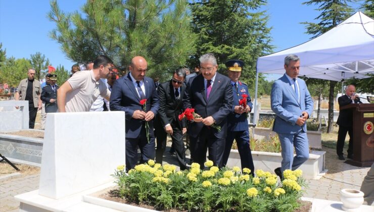 FETÖ darbe şehidi Fatih Dalgıç kabri başında anıldı