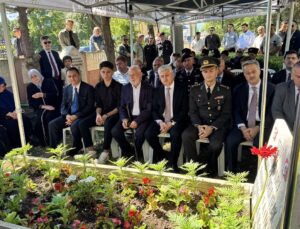 FETÖ’nün 15 Temmuz darbe girişiminde şehit polis Serdar Gökbayrak mezarı başında anıldı