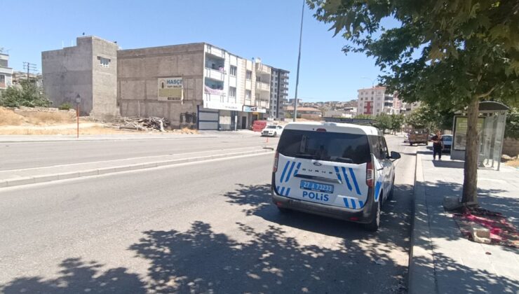 Gaziantep’te boşanma aşamasındaki eşini silahla vurup kaçtı
