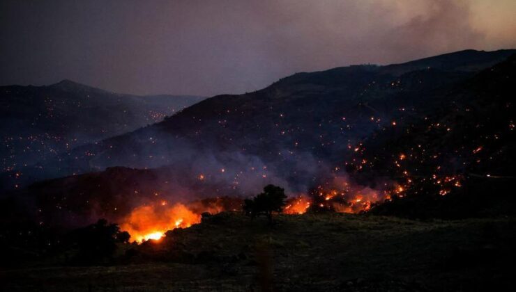 Girit Adası’nda çıkan büyük çaplı orman yangını sürüyor: 8.000 kişiyi tahliye edildi