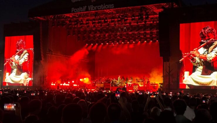 Gorillaz grubu İstanbul’da müzikseverlerle buluştu