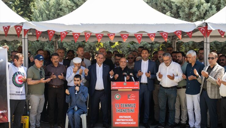 HAK-İŞ Başkanı Arslan, 15 Temmuz Şehitlerini Kabirleri Başında Andı