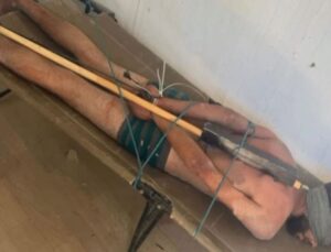 İsrail askeri Filistinli esire işkence yaptı, fotoğrafını "Günaydın" notuyla paylaştı