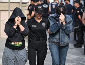 İstanbul’da uluslararası forex dolandırıcılığı operasyonunda yakalanan 54 şüpheli adliyede