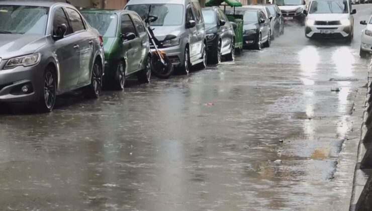 İstanbul’da sağanak etkili oluyor; yollar göle döndü / Ek bilgi ve görüntü