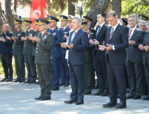İzmir’de 15 Temmuz Şehitleri Kadifekale’de Dualarla Anıldı