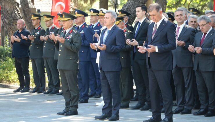 İzmir’de 15 Temmuz Şehitleri Kadifekale’de Dualarla Anıldı