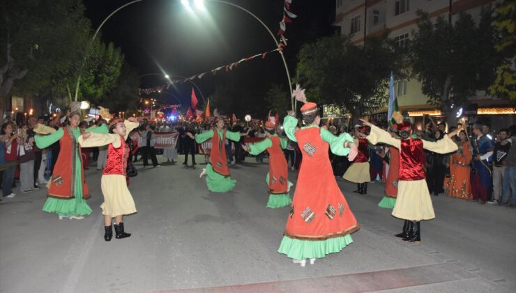 Karaman’da 8. Uluslararası Türk Dünyası Şöleni çerçevesinde yürüyüş düzenlendi