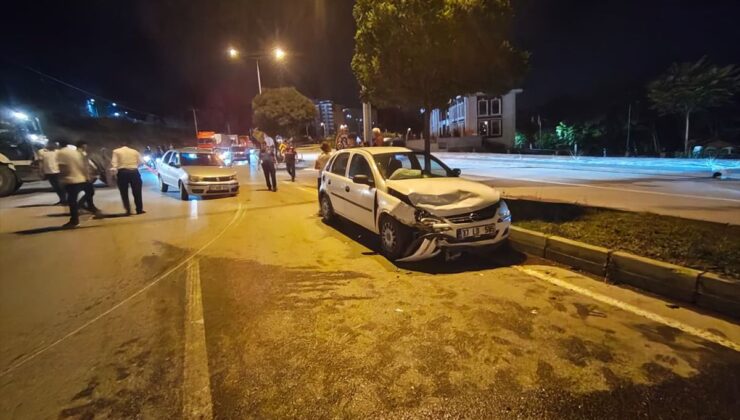 Kastamonu’da iki otomobilin çarpışması sonucu 3 kişi yaralandı