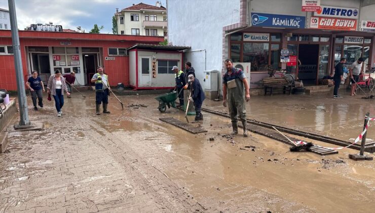 Kastamonu’da su baskınları nedeniyle zemin katlarda yaşayanlar tahliye edildi