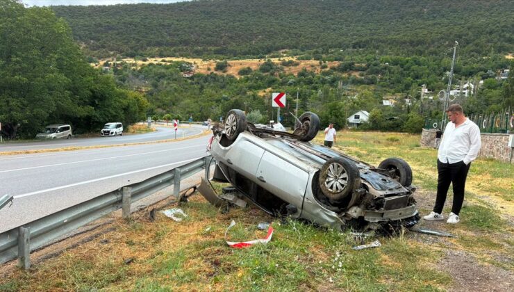 Koyulhisar’da devrilen otomobilin sürücüsü yaralandı
