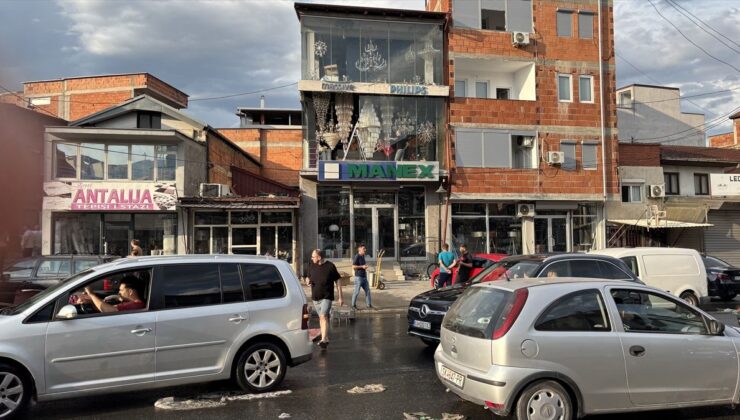 Kuzey Makedonya’nın başkenti Üsküp’te fırtına hayatı olumsuz etkiledi