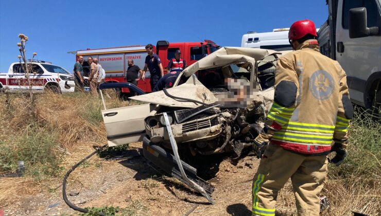 Manisa’da otomobil ile kamyonet çarpıştı, 1 kişi öldü, 1 kişi yaralandı