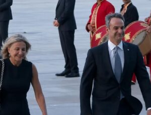 Miçotakis mehterle karşılandı, AP’den eş zamanlı "Kıbrıs" adımı geldi