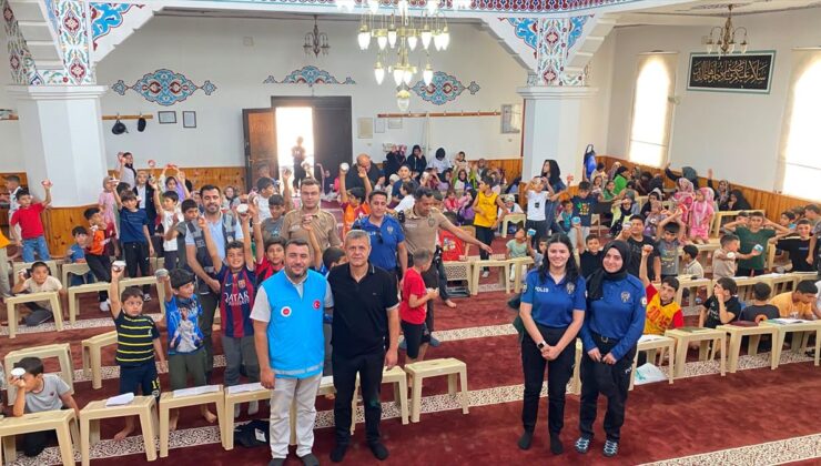 Polisten 515 Kuran kursu öğrencisine dondurma ikramı
