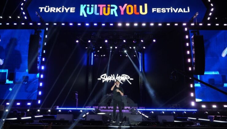 Sagopa Kajmer Van Kültür Yolu Festivali’nde konser verdi