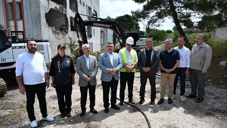 Sinop’ta depreme dayanıksız eski SSK Hastanesi yıkılıyor