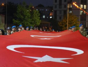 Şırnak’ta 107 metrelik bayrakla 15 Temmuz yürüyüşü