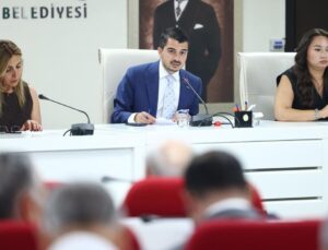 Tarihi zirve sırasında tatilde olduğu iddia edilen belediye başkanı sessizliğini bozdu